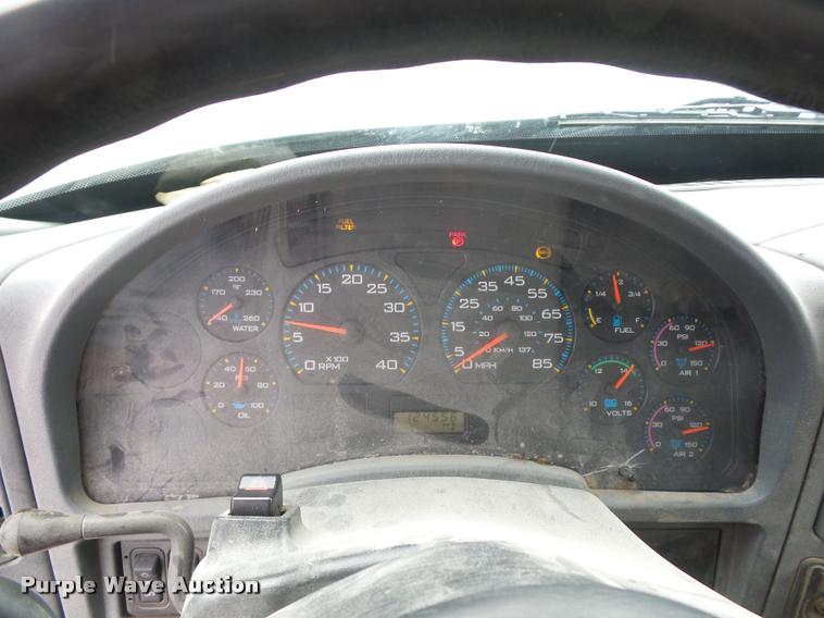 image for item L4353 2005 International DuraStar 4300 bucket truck