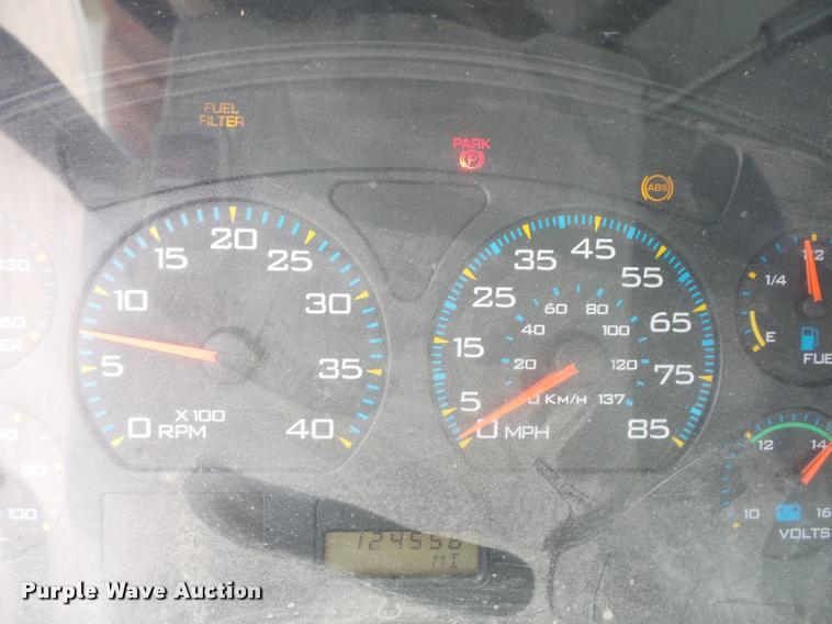 image for item L4353 2005 International DuraStar 4300 bucket truck