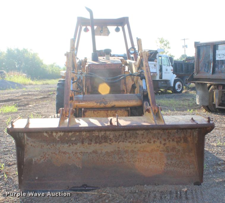 image for item L4792 1991 Case 480F landscape tractor