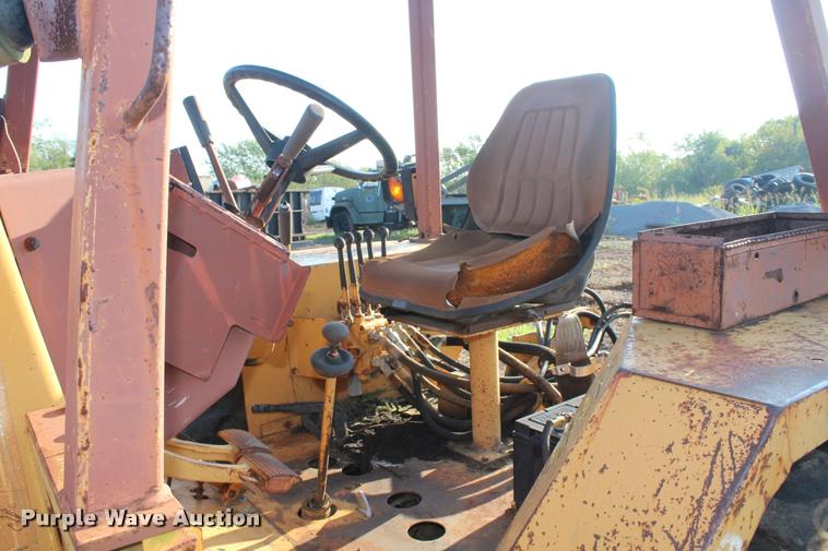 image for item L4792 1991 Case 480F landscape tractor