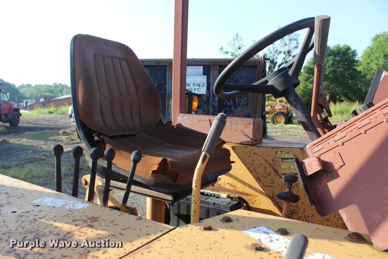 image for item L4792 1991 Case 480F landscape tractor