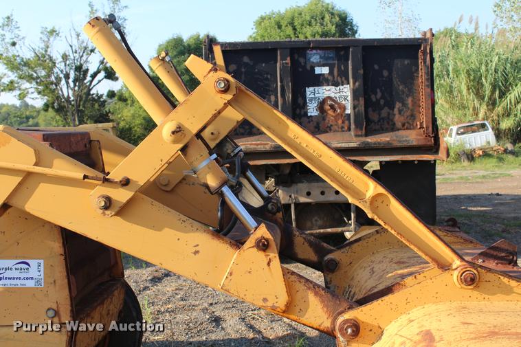 image for item L4792 1991 Case 480F landscape tractor