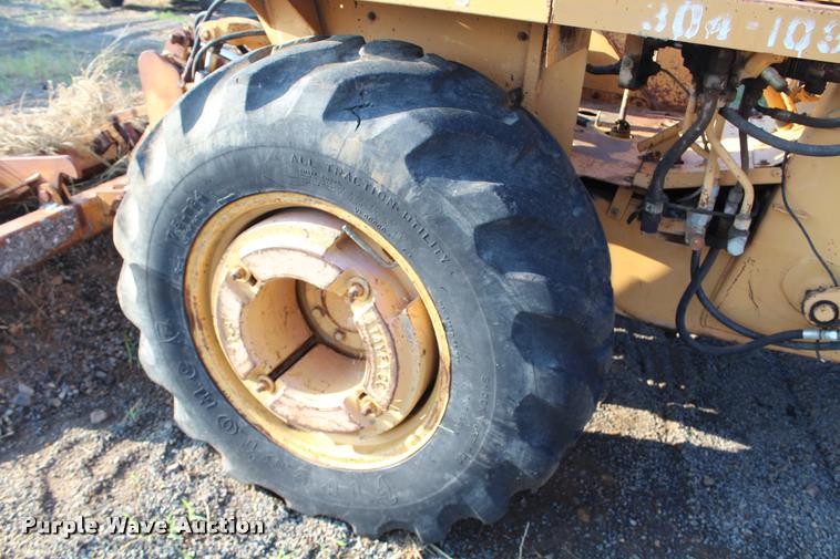 image for item L4792 1991 Case 480F landscape tractor