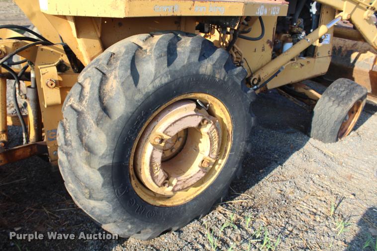 image for item L4792 1991 Case 480F landscape tractor