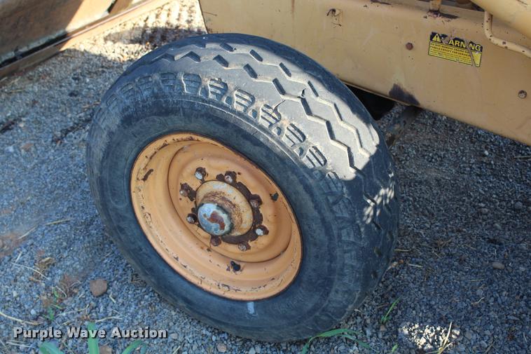 image for item L4792 1991 Case 480F landscape tractor