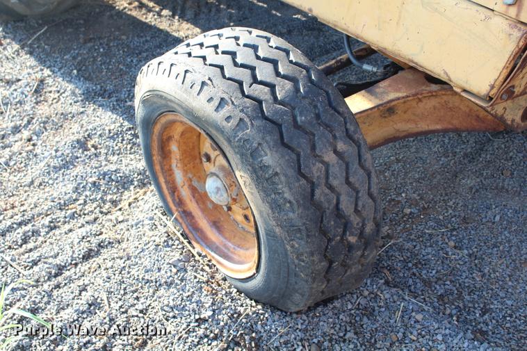 image for item L4792 1991 Case 480F landscape tractor