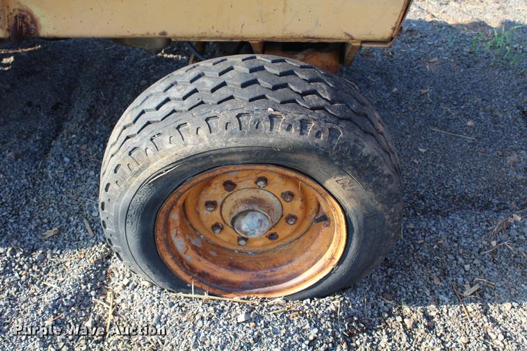 image for item L4792 1991 Case 480F landscape tractor