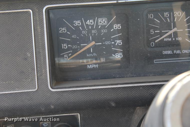 image for item L4796 1983 Ford F700 dump truck