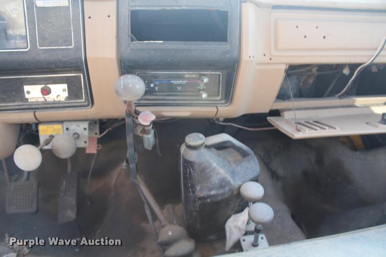 image for item L4796 1983 Ford F700 dump truck