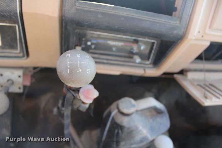 image for item L4796 1983 Ford F700 dump truck