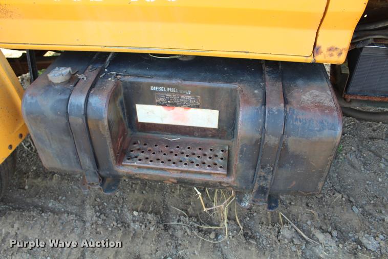 image for item L4796 1983 Ford F700 dump truck