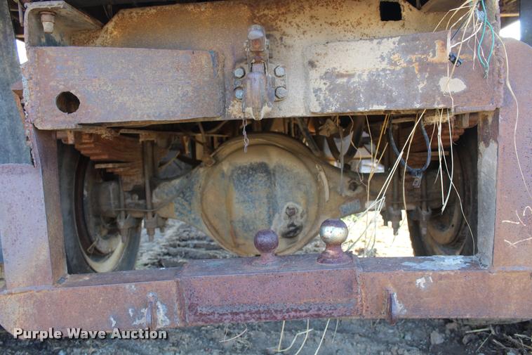 image for item L4796 1983 Ford F700 dump truck