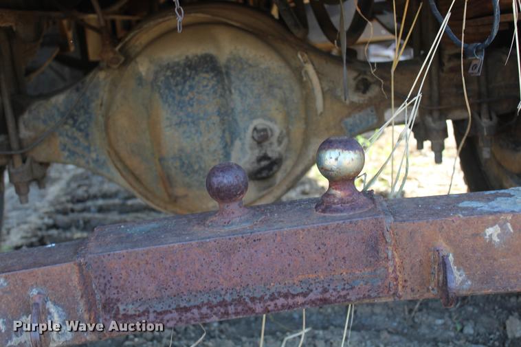 image for item L4796 1983 Ford F700 dump truck