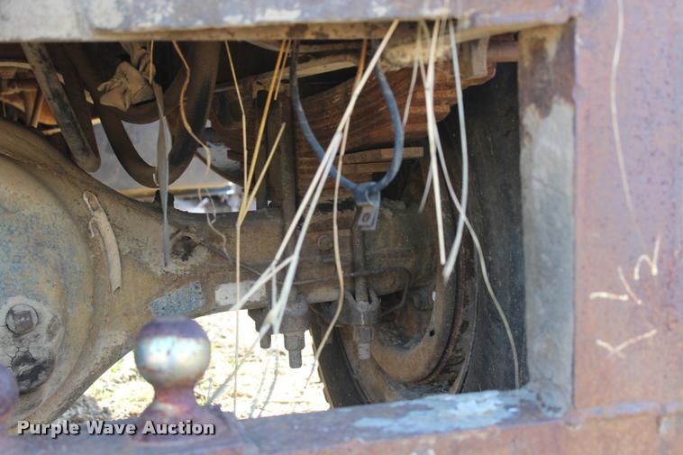 image for item L4796 1983 Ford F700 dump truck