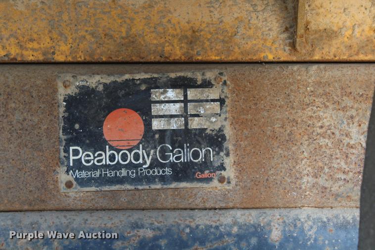 image for item L4796 1983 Ford F700 dump truck