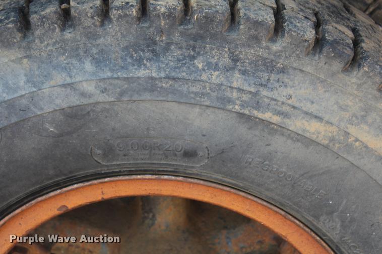 image for item L4796 1983 Ford F700 dump truck