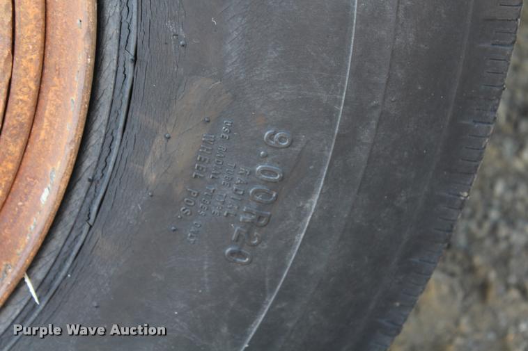 image for item L4796 1983 Ford F700 dump truck