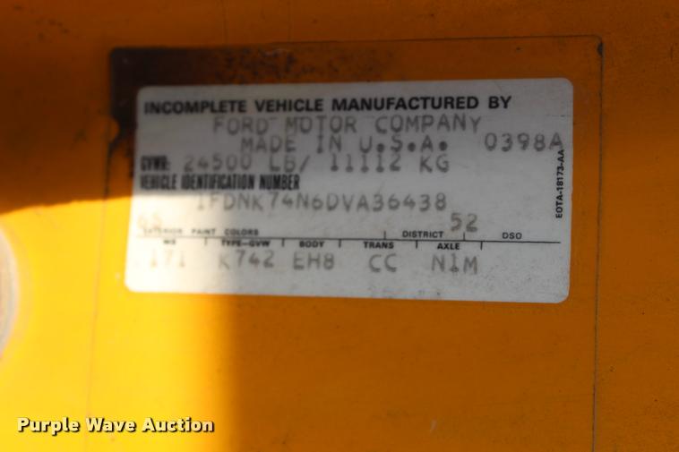 image for item L4796 1983 Ford F700 dump truck