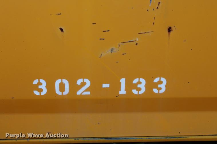 image for item L4796 1983 Ford F700 dump truck