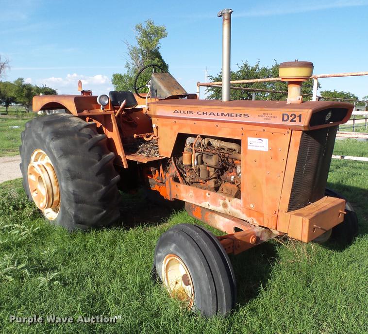 image for item L6619 Allis Chalmers D21 tractor