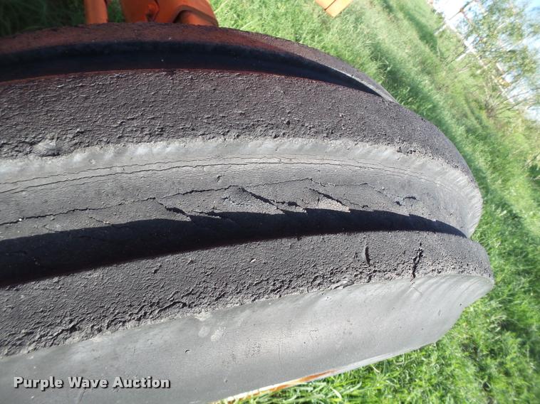 image for item L6619 Allis Chalmers D21 tractor