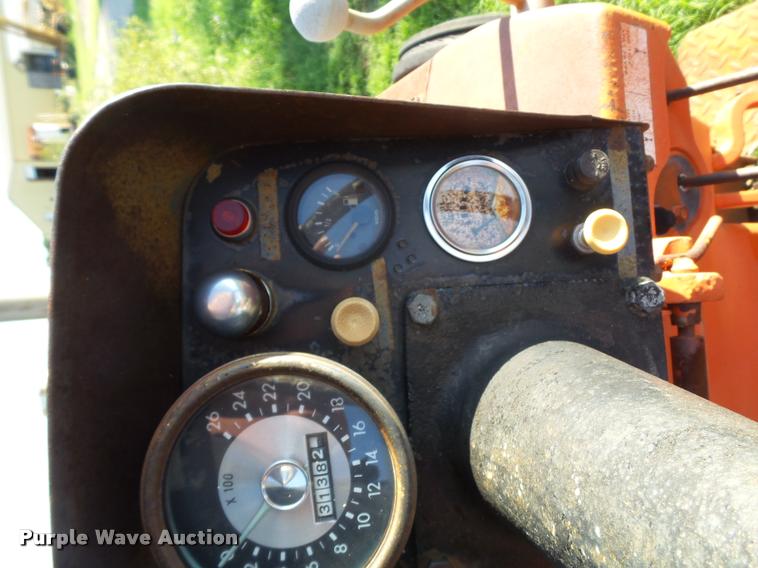 image for item L6619 Allis Chalmers D21 tractor