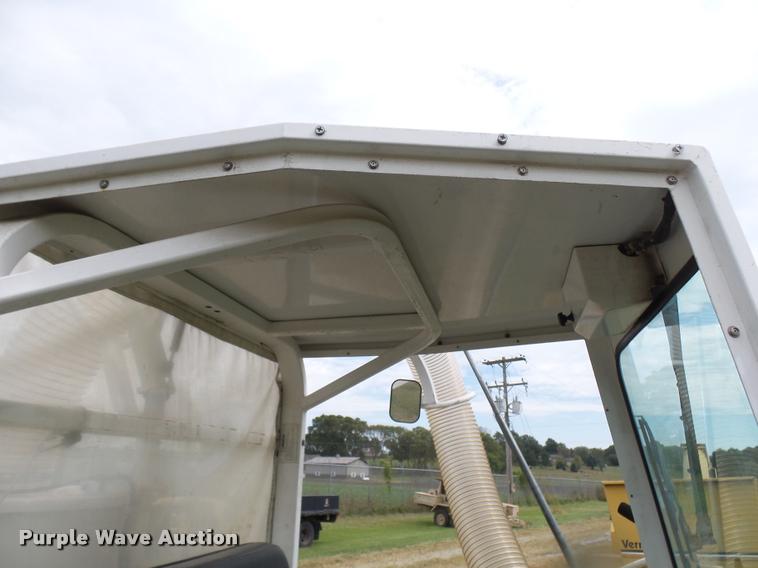 image for item N9478 Madvac vacuum