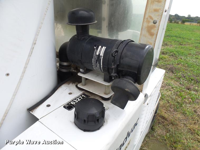 image for item N9478 Madvac vacuum