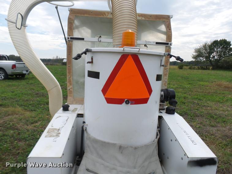 image for item N9478 Madvac vacuum