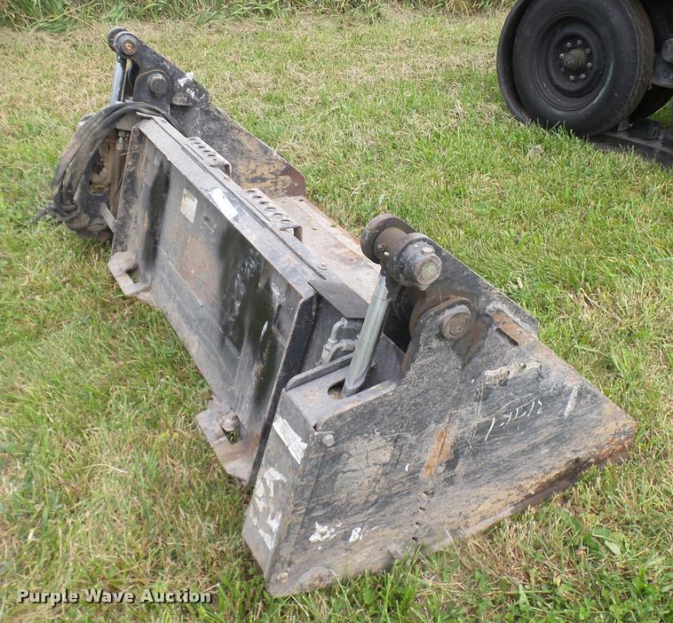 image for item N9482 2008 Bobcat combination bucket