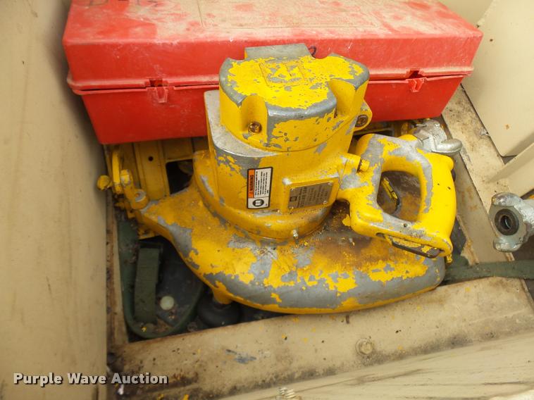 image for item N9485 2005 military air tool-compressor