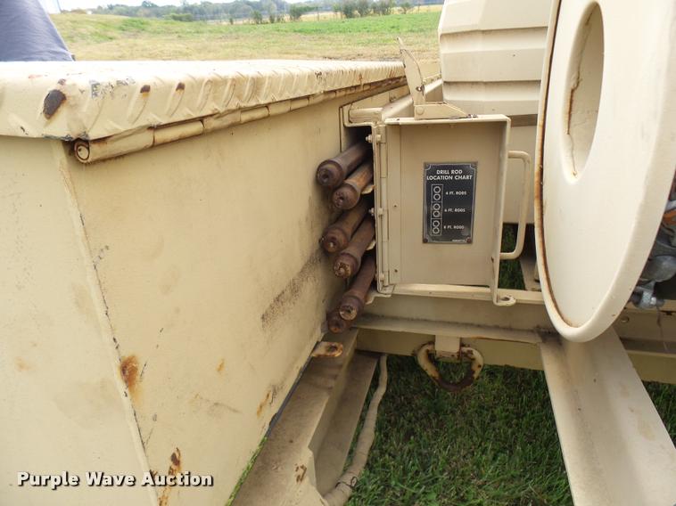 image for item N9485 2005 military air tool-compressor