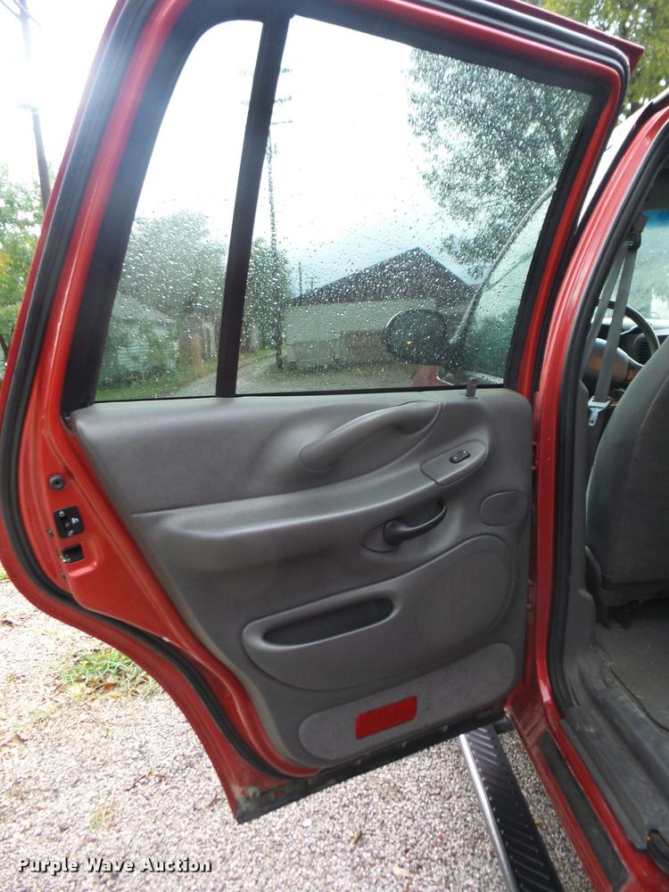 image for item AG9353 2001 Ford Expedition SUV