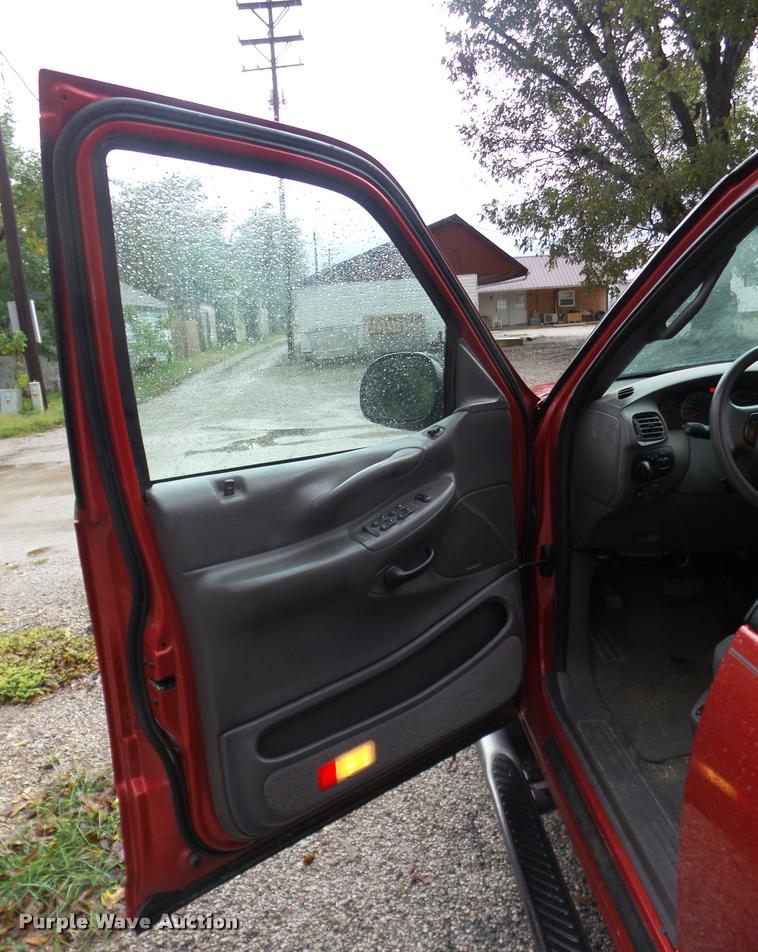 image for item AG9353 2001 Ford Expedition SUV