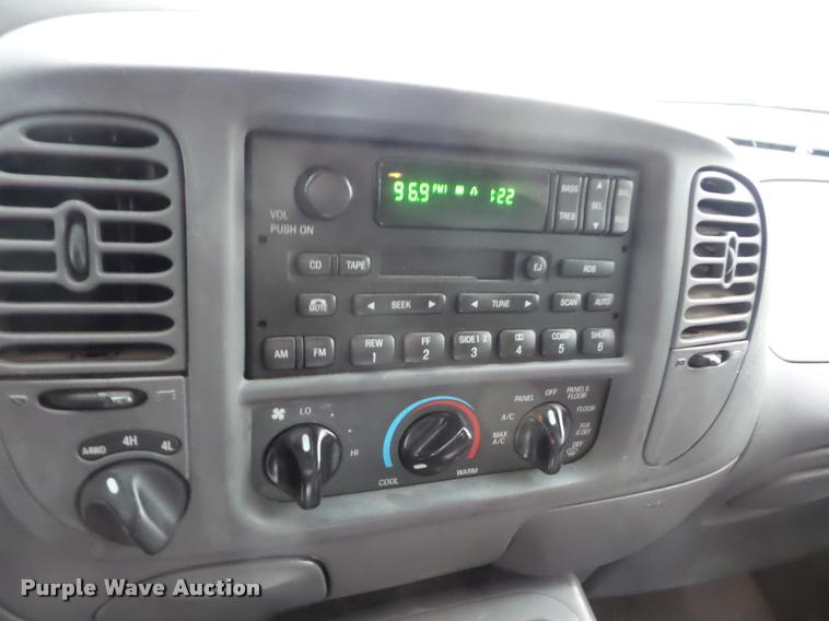 image for item AG9353 2001 Ford Expedition SUV