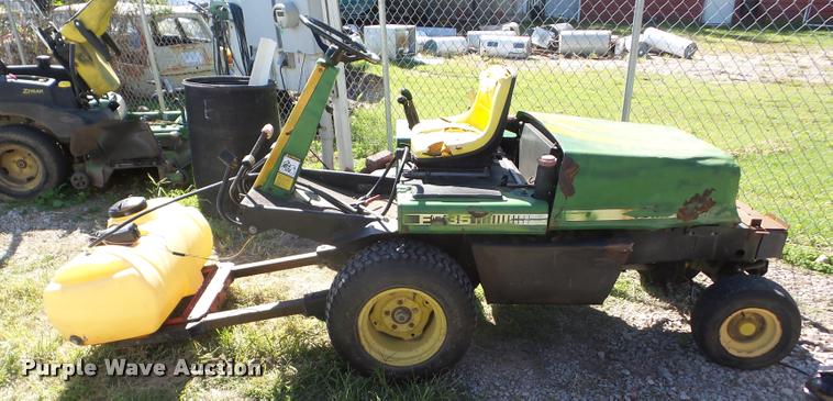 image for item AG9359 John Deere F935 sprayer