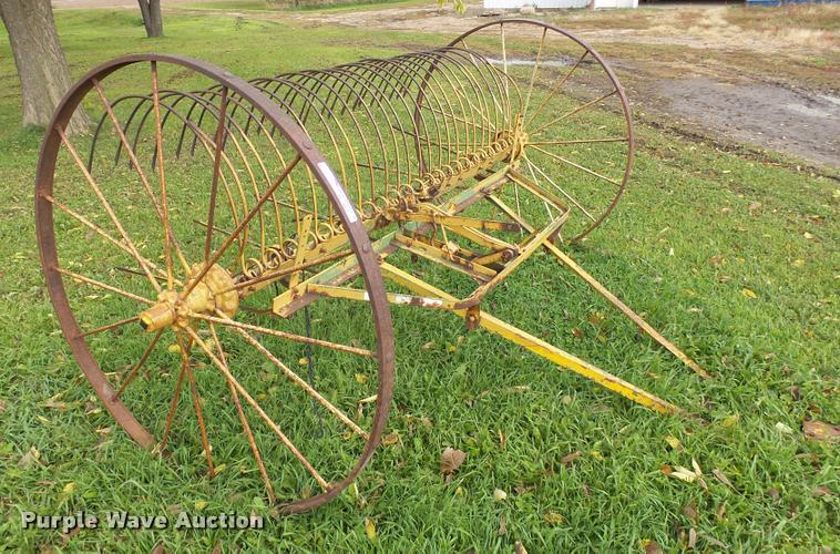 image for item AL9069 John Deere hay rake