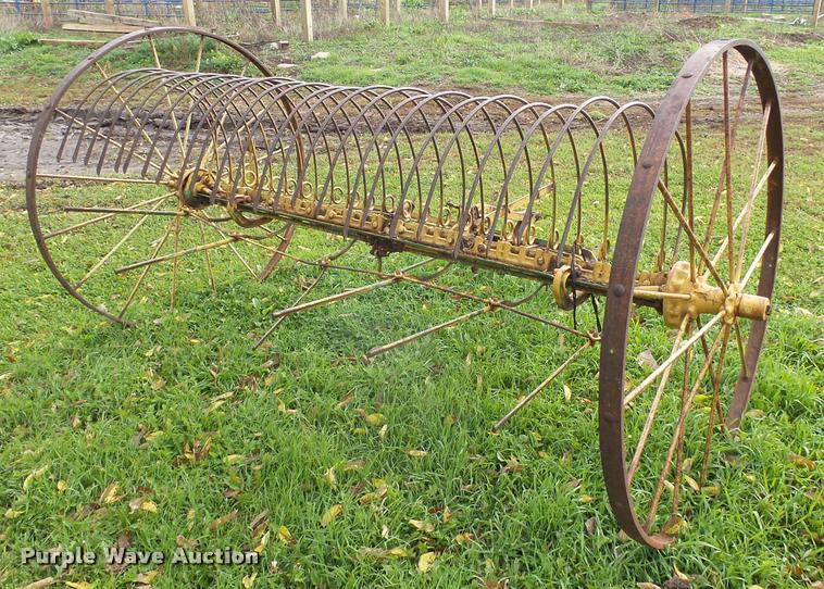 image for item AL9069 John Deere hay rake