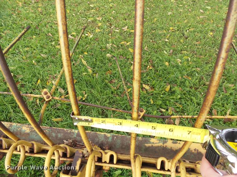 image for item AL9069 John Deere hay rake