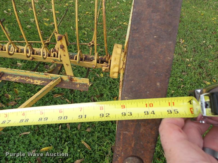 image for item AL9069 John Deere hay rake