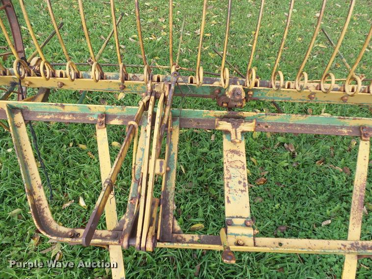 image for item AL9069 John Deere hay rake
