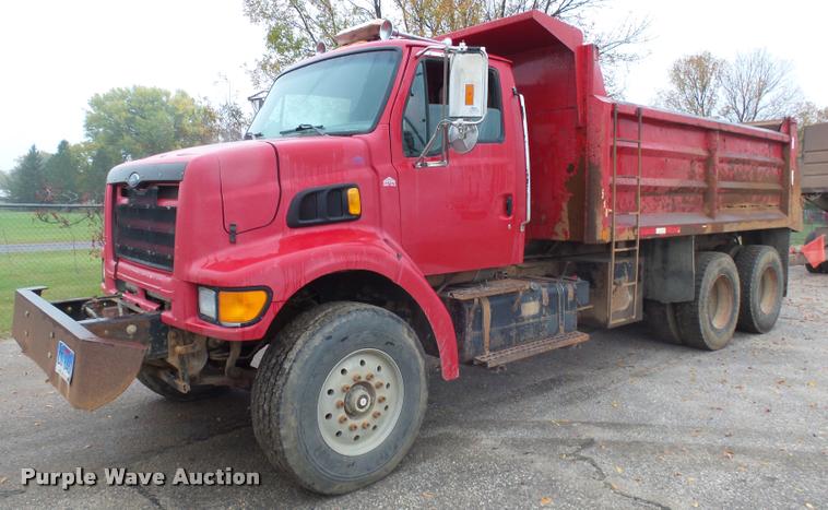 image for item AL9072 1998 Ford W96 dump truck
