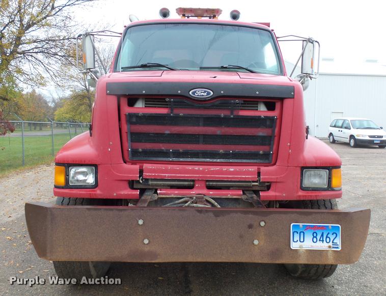 image for item AL9072 1998 Ford W96 dump truck