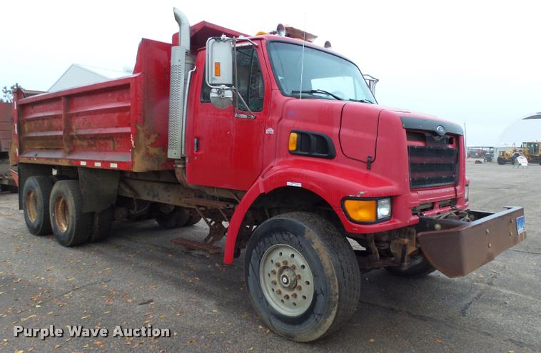 image for item AL9072 1998 Ford W96 dump truck