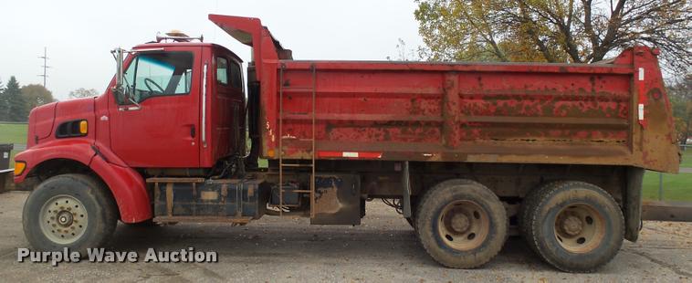image for item AL9072 1998 Ford W96 dump truck