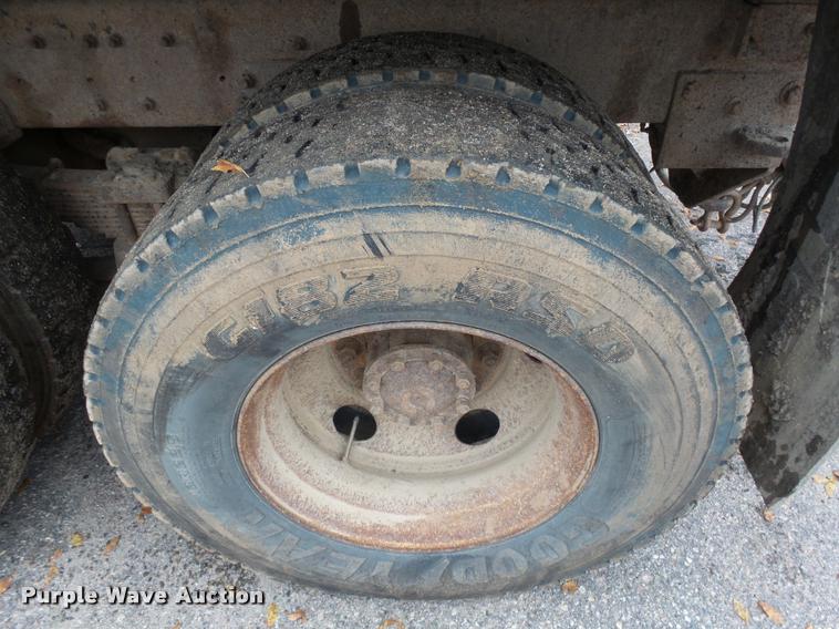 image for item AL9072 1998 Ford W96 dump truck