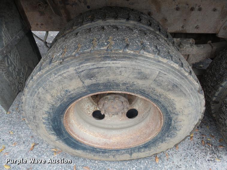 image for item AL9072 1998 Ford W96 dump truck