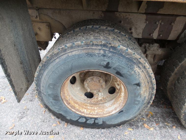 image for item AL9072 1998 Ford W96 dump truck