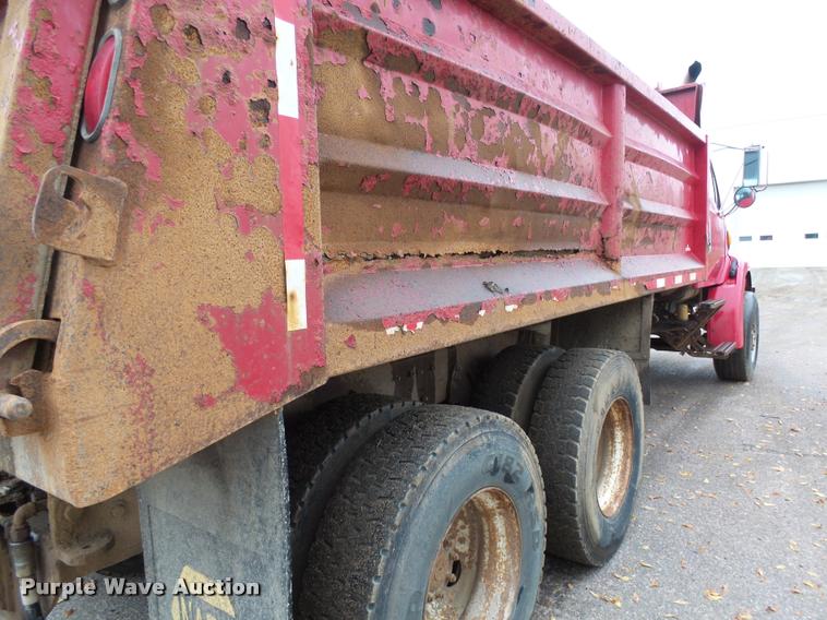 image for item AL9072 1998 Ford W96 dump truck