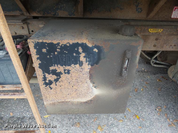 image for item AL9072 1998 Ford W96 dump truck